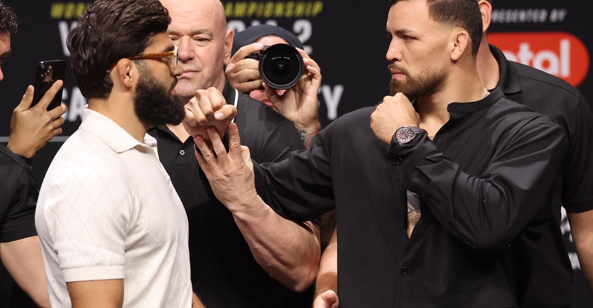 Dana White intervenes to prevent faceoff shenanigans between Arman Tsarukyan and Mauricio Ruffy 1 bb2213d9235a4bf91a5418d01a7dbeef3aaea4e3f577634194fc511e5517fce0