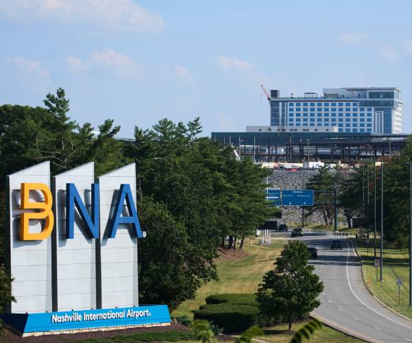 Nashville Airport Could Be Renamed for Dolly Parton 1 bc2f384c45fe6948d2c5740695423327a1da6861cb38f4fcdfb8319efb6738c7