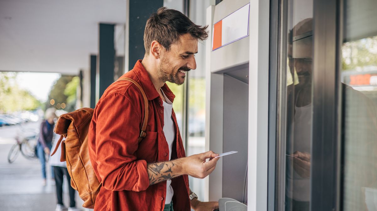 Six banks giving away up to £220 in free cash in new switching deals 1 c30449ac09dd838655326639624345ebf8568dc96a1dc1e9bdd66bc55d05ebd8