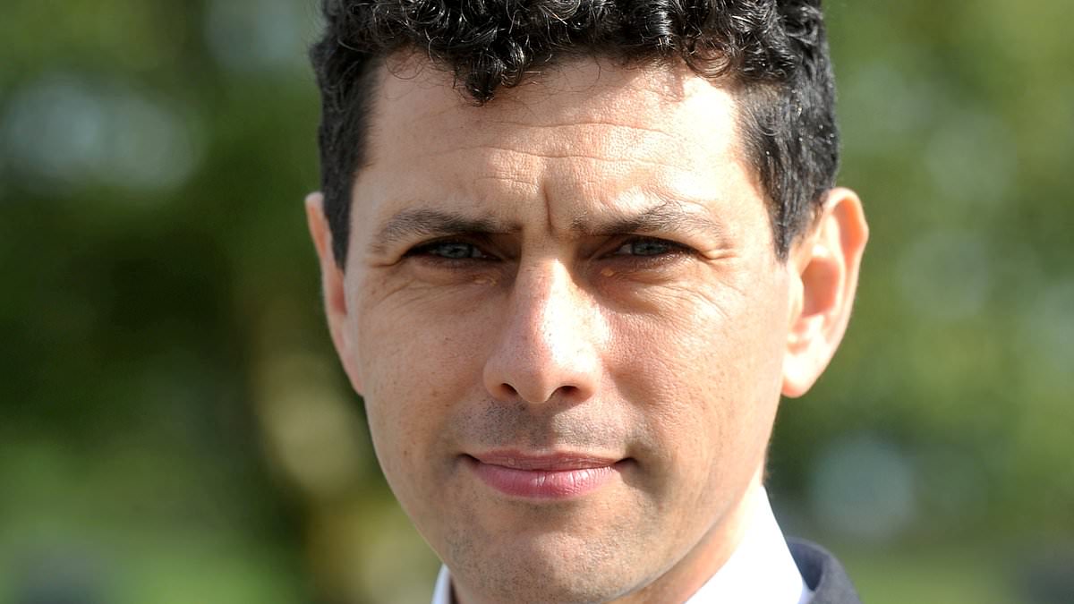 Trans-rights Labour MP apologises for suggesting a colleague should 'quit' the party over his opposition to woke policies 1 dc71bdb62124fd7583ea17b7799ae10866b30dbc5f0ac7b8533870be43f606cb