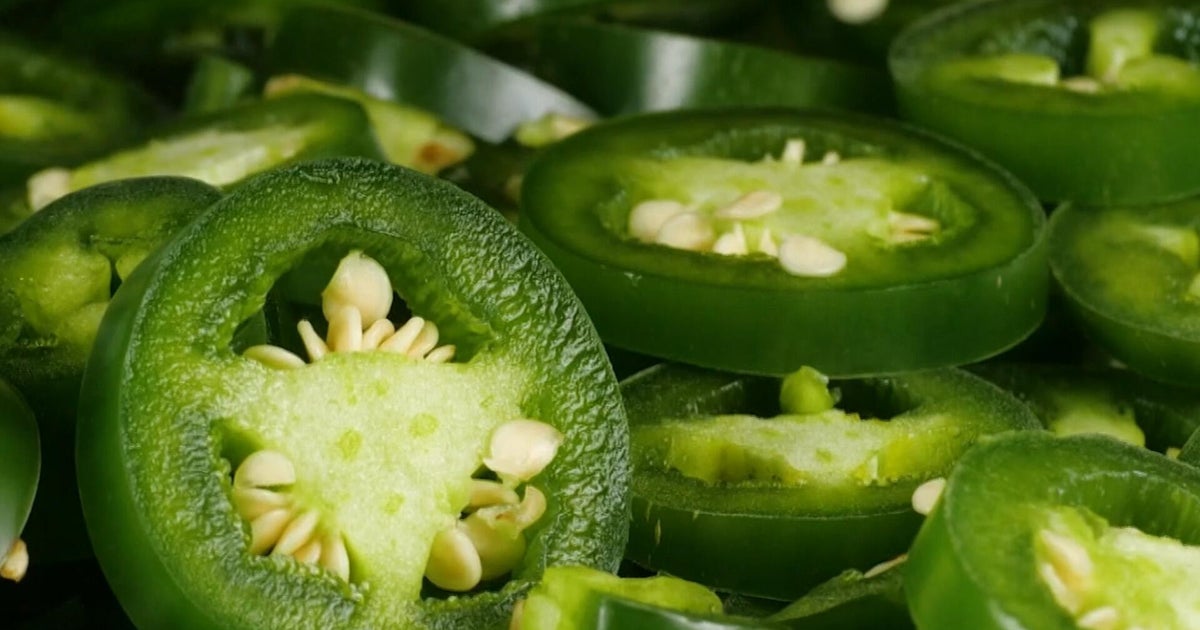 U.S. hit with more foodborne illnesses as Chipotle, Qdoba remove salmonella-linked jalapeños: The U.S. has been hit with another foodborne illness outbreak, as Chipotle, Qdoba and other restaurants pull jalapeños linked to salmonella. Meanwhile, officials are still struggling with a cyclosporiasis outbreak linked to iceberg lettuce. Shanelle Kaul has more. #FoodSafety #Salmonella #FoodborneIllness #PublicHealth #Chipotle 1 df425ae30cb5a6b1e588aad6647086dd5d065e1c