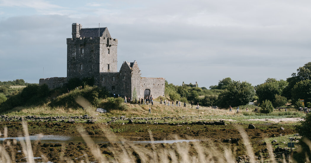 You Can Photograph This Pretty Irish Castle. You Just Can’t Go In. 1 e0447eb1a0ef79c17a6e2e78187f7fc6a78d297230e5d6229191b8cf5e2ba8cc