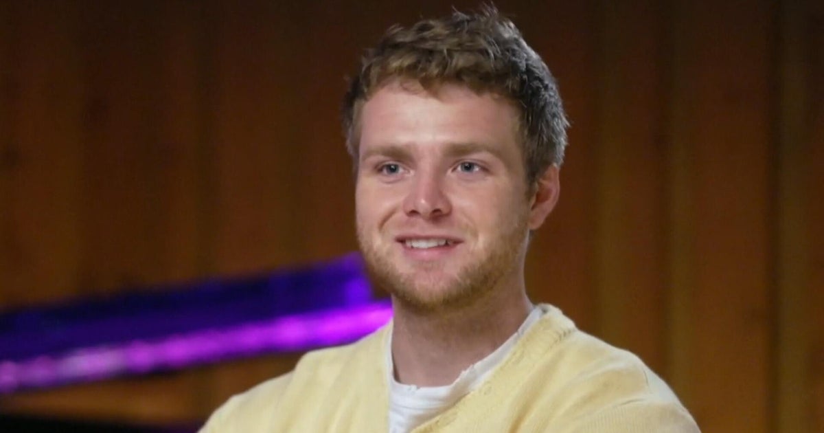Alex Warren shares how his father's posthumous messages inspired his sophomore album 1 e112d05ba3e7cae5211b103098e2118fb9efb1337fe0bd031e6652e770254031