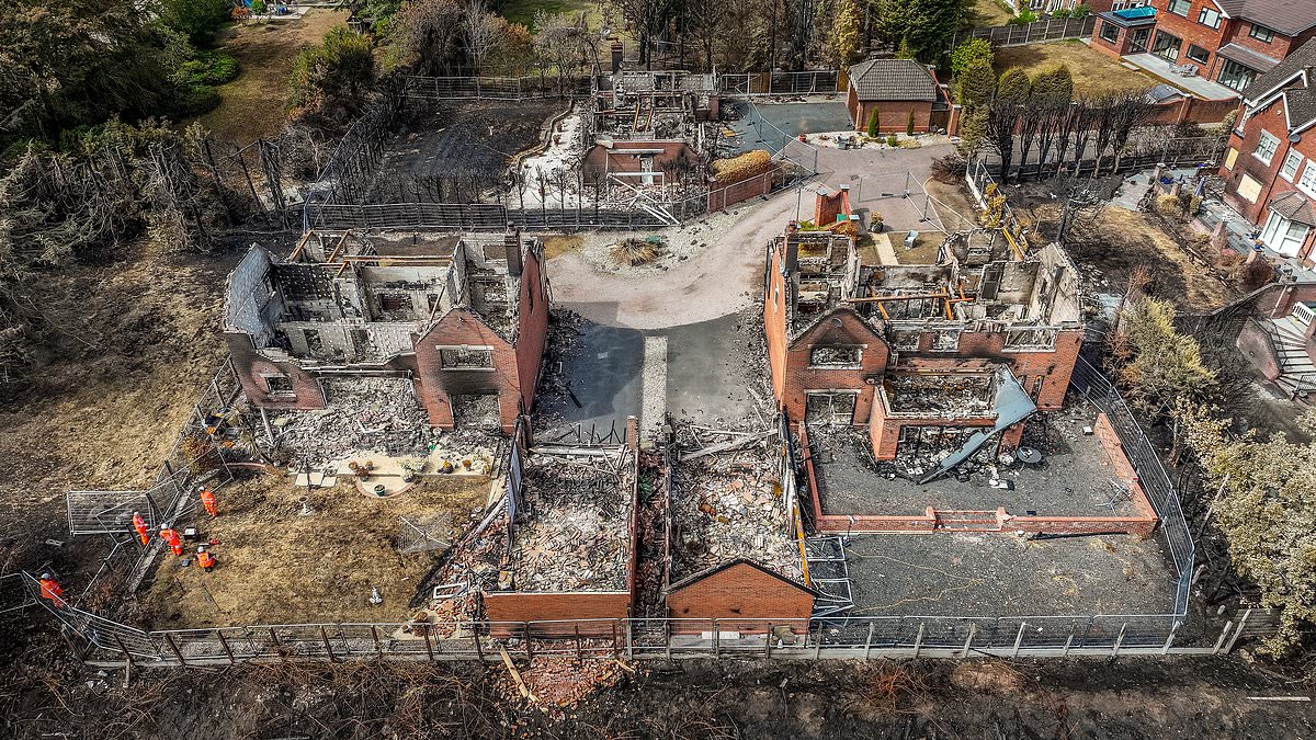 Stourbridge fire which destroyed homes on millionaires' row and left families fleeing for their lives was started accidentally, fire chiefs reveal 1 e228f76739eeed4874c625be9017266806ecc999961856e0b0d18ea6e2007970