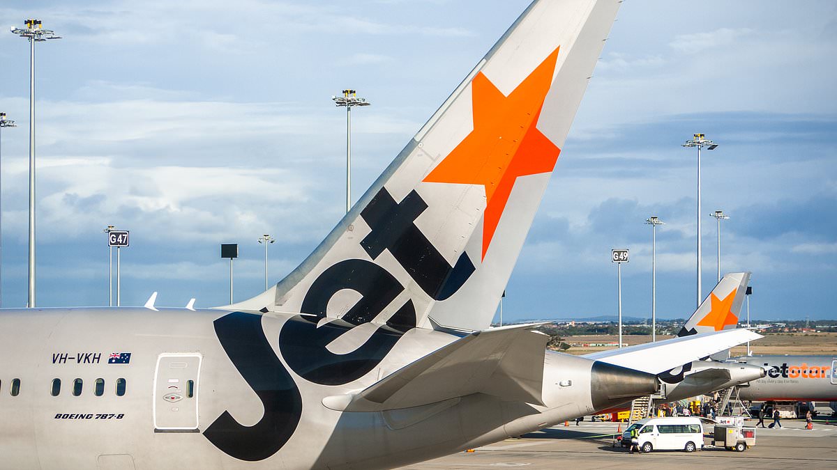 Two medical episodes on Jetstar flight to Melbourne as retired paramedic leaps into action 1 e9680adee4c940493ff394a8e2df5cf36fa0f4cdb8ced6800ffe3934884f3dbd