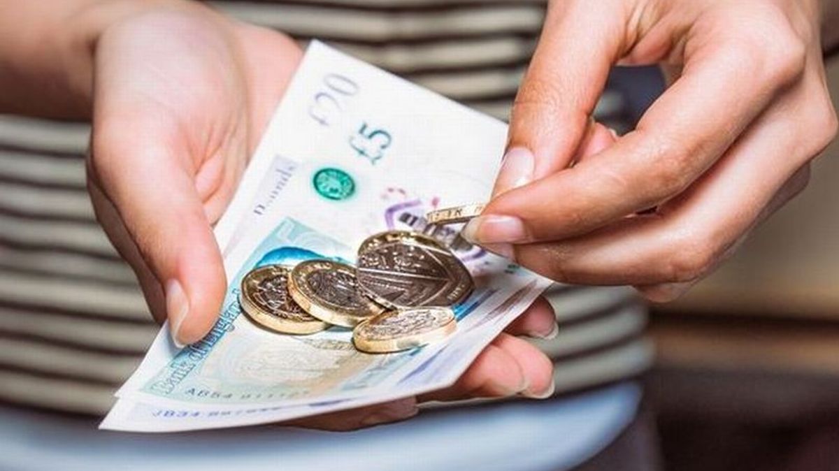 Child Benefit payments will stop at midnight for some parents unless action taken 1 eb16bddeb30a2a130078ad6dc39a4259fc778d1c1c433e9ac1194a2ae01078a4