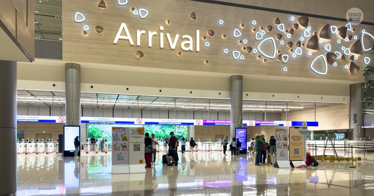 Daily roundup: Man who fled Singapore over 20 years ago jailed after being caught re-entering with fake identity — and other top stories today: Stay in the know with a recap of our top stories today.1. Man who fled Singapore over 20 years ago jailed after being caught re-entering with fake identityA 58-year-old Singaporean man was on Tuesday (Aug 11) sentenced to 14 months' and three weeks' imprisonment after he was convicted for entering and leaving Singapore illegally between 2011 and 2016, and for abscondment... » READ MORE2. Tin Pei Ling's NDP photo with Pritam Singh and Sylvia Lim draws praise for political goodwill #Singapore #CrimeNews #LegalUpdate #FakeIdentity #Imprisonment 1 eb3950928c1d7ae690dba735812d12a862dd7958