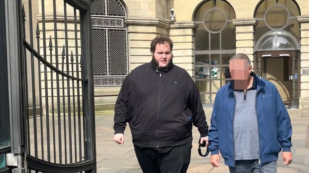 Creep who sent explicit videos to '14-year-old schoolboy' caught in Snapchat sting 1 eb602251c688be1419200e24ec9ff3ef14e92f18dcd81bd9c16d8a63c7c54a41
