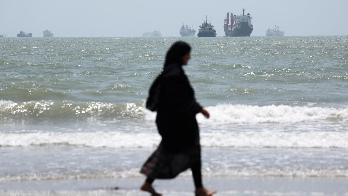 Gulf ship traffic via the Strait of Hormuz hovers below 10-day average, data shows 1 f7f29c7ecb2880ec056be97d328ee89c84f5b88364539dceb4dca5dbf20cf7ae