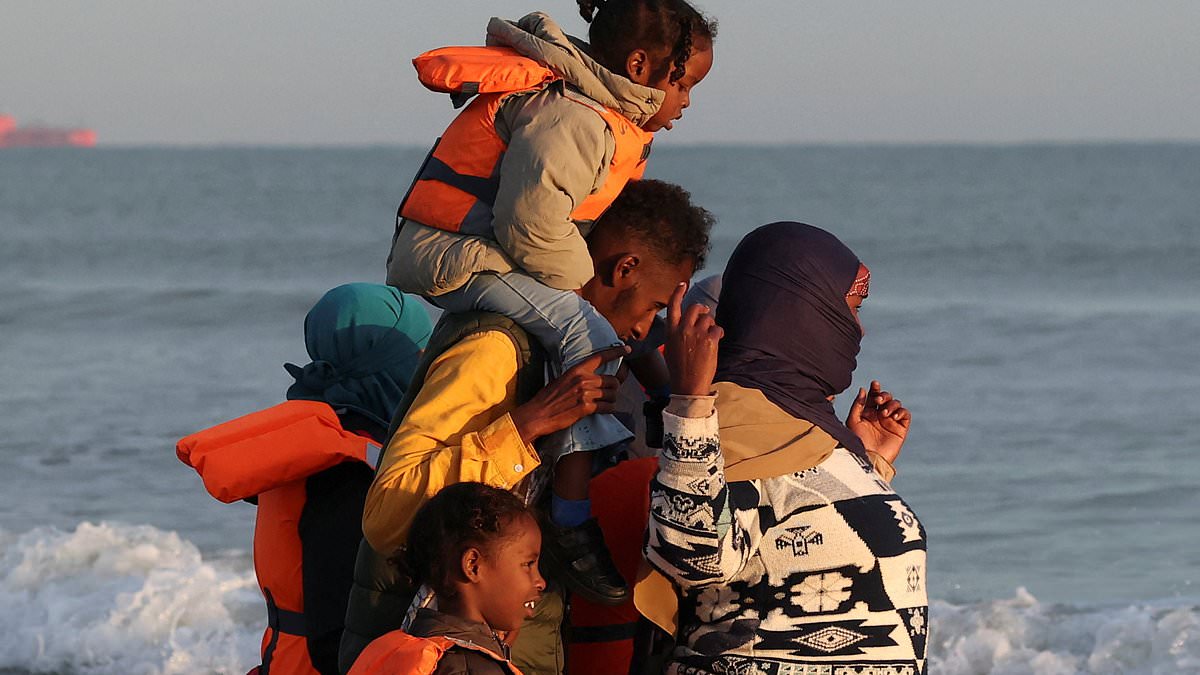 Migrants scramble onto dinghy as they attempt to cross the Channel just days after Burnham and Macron vow to tackle small boats crisis 1 0137d38519c57b33927db78ee9a679e261f70b040c9e8fb026da81ba477b5fd4