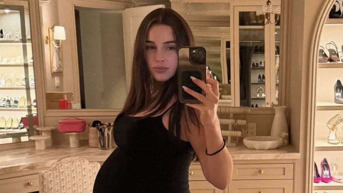 Olivia Culpo shows off baby bump four months after announcing second pregnancy with Christian McCaffrey 1 01e98f7ec3ae90da9b18c75e29ad836c69c3c9a94357b80d1b4225f663fa587b