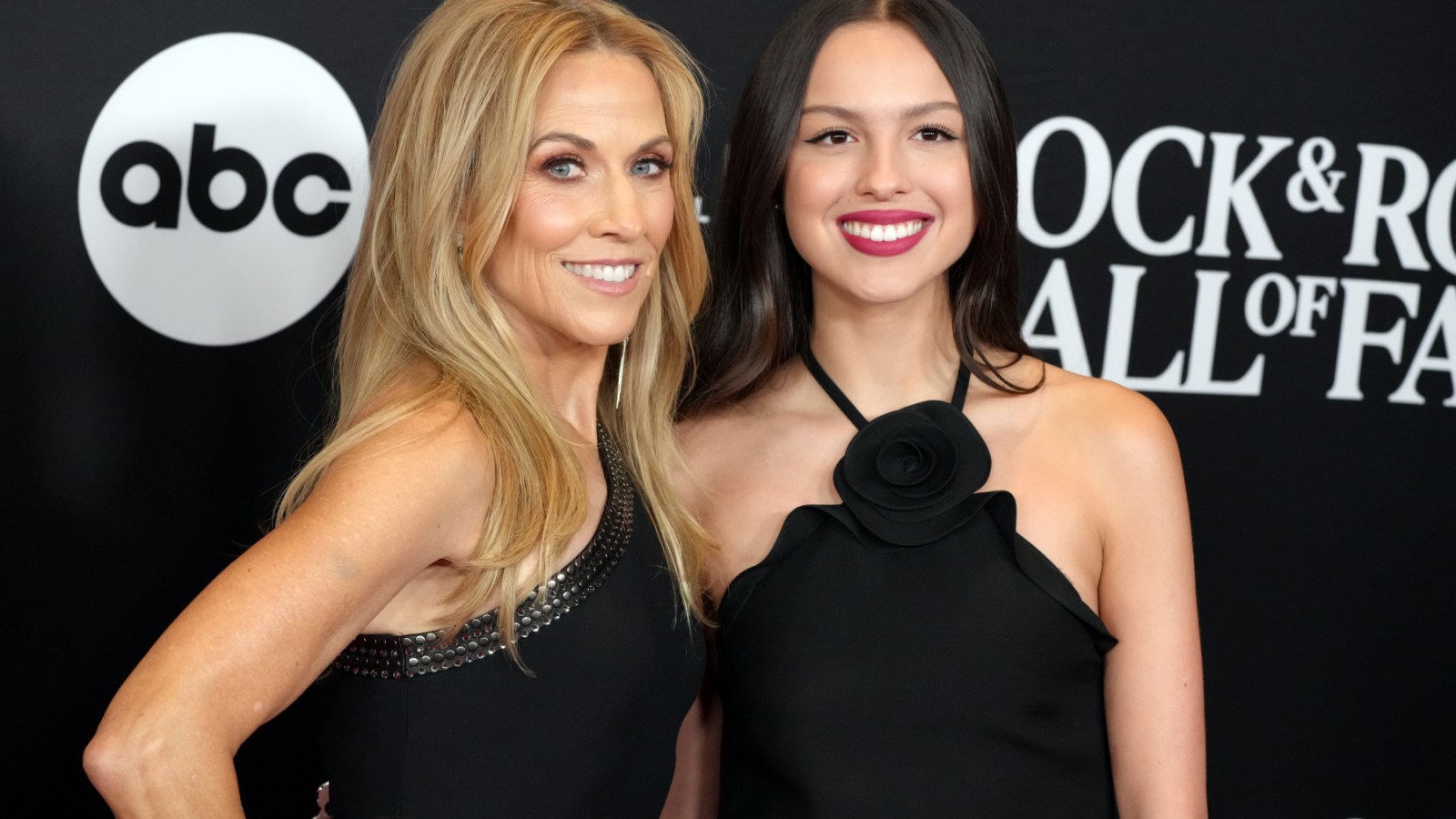 Watch Olivia Rodrigo Sing ‘Strong Enough’ for Sheryl Crow in Nashville 1 02a896e5b1573d9ce05c6266618f678c0c4908e8de6d88fb9cf7ed8a8b5363cc