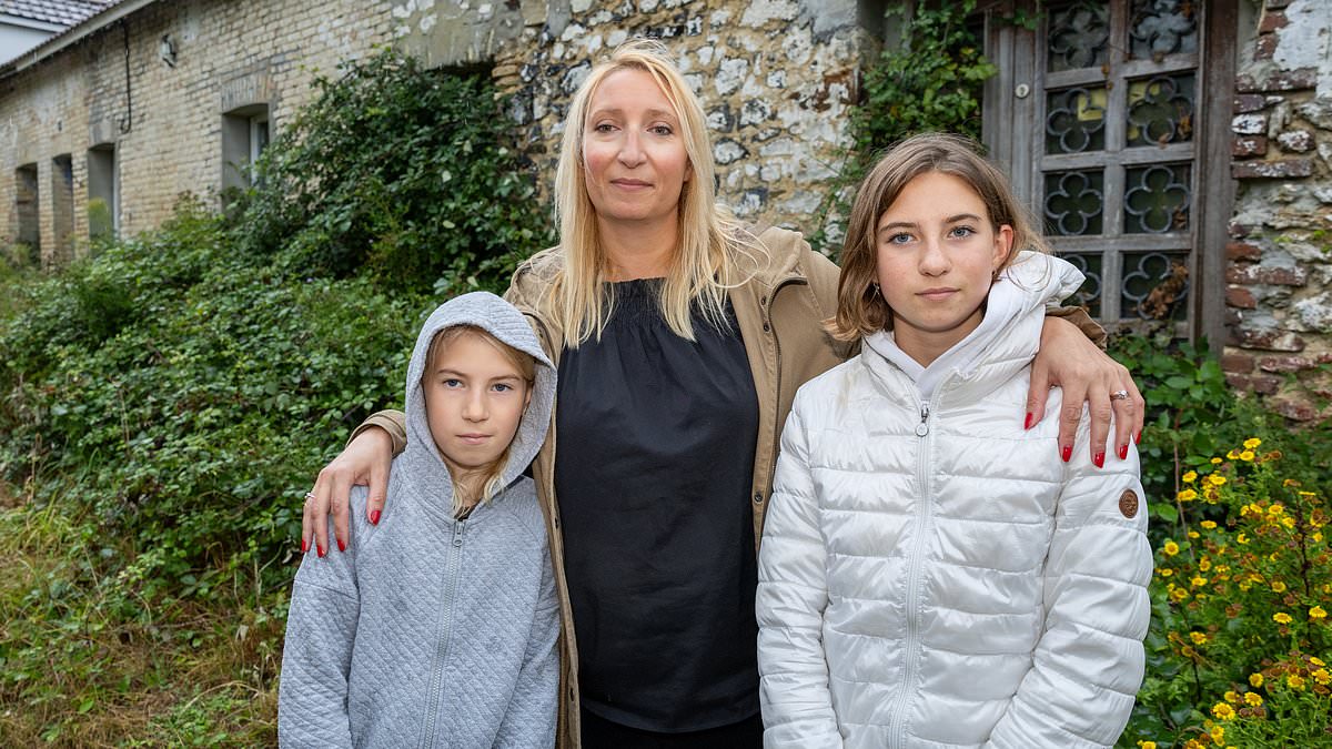 The French mother who said 'non' to migrants: Woman living on the frontline of Europe's asylum crisis releases footage of young men in life jackets rushing past her property to catch dinghies going to Britain 1 02ace47eddd902addc0b7dd8c63288cbf0d2bbeec47eded56fb99f7a8bce6844