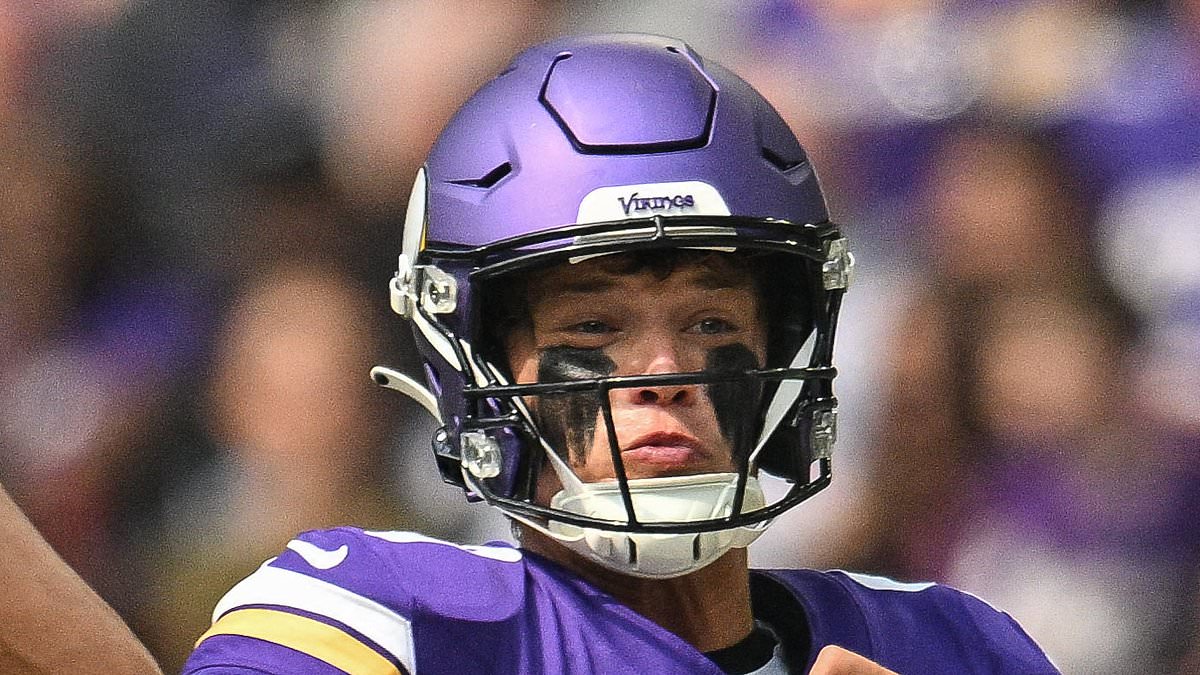 JJ McCarthy suffers the ultimate humiliation as he plummets from Vikings' starter to third string 1 0322d7a987a41f82307e86af29fc9a0c44e0815c2862df5e0dabe7c4237b20c2