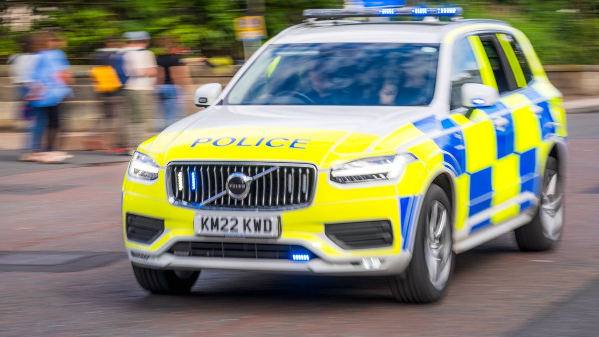 Exactly what to do when an ambulance, police car or fire engine approaches as drivers 'admit to panic' 1 079251bdfa0af37c5f5c55a0b6088643bf2342d357d7e0f6c73ec914729b2863