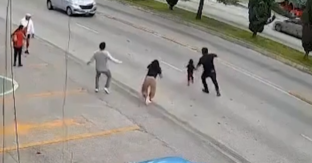 Video Shows Grocery Store Manager Saving Toddler From Oncoming Traffic 1 093774a6be02e98ae6db407aa106539882881f7ba480567d5c06a29e1af43ad2