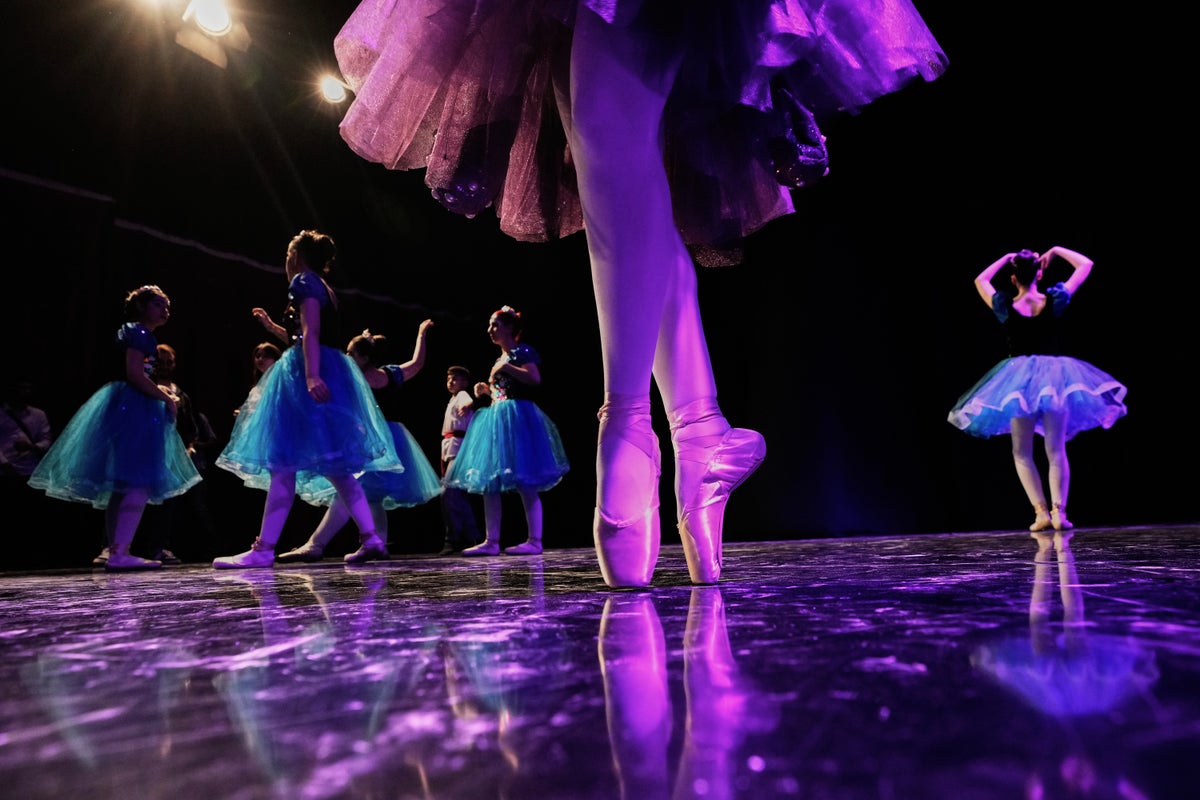 Photos show Baghdad Ballet Academy students taking the stage at Baghdad's Al-Sinbad Theater 1 0a89c8afaee82aa6e87acfc9686298c27c394f46b3da9fd8f04ec97d1d98ea1b