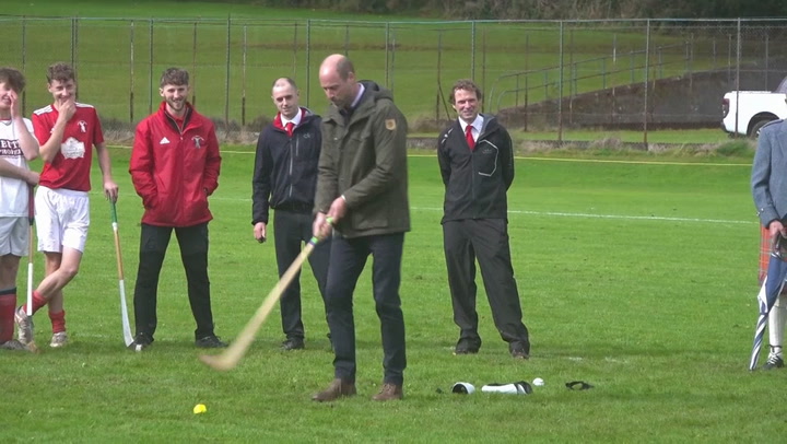 William and Kate take swing at Shinty: ‘Try again!’ 1 0b6adece37c2eea333be6c1fabfe97351c8b362ff9c0a08657499c85dd69e290