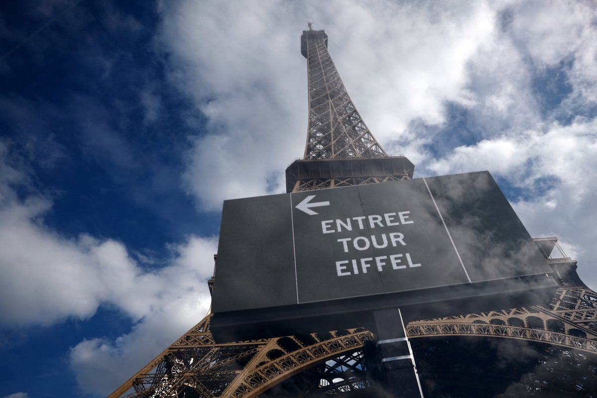 Eiffel Tower shut over allegations of discrimination against women employees during visit by Hindu religious group 1 0bb923d78ef81e8f63d194f3b63229e5c99ebf4d17ea046a7ebea8e20cd3dfab