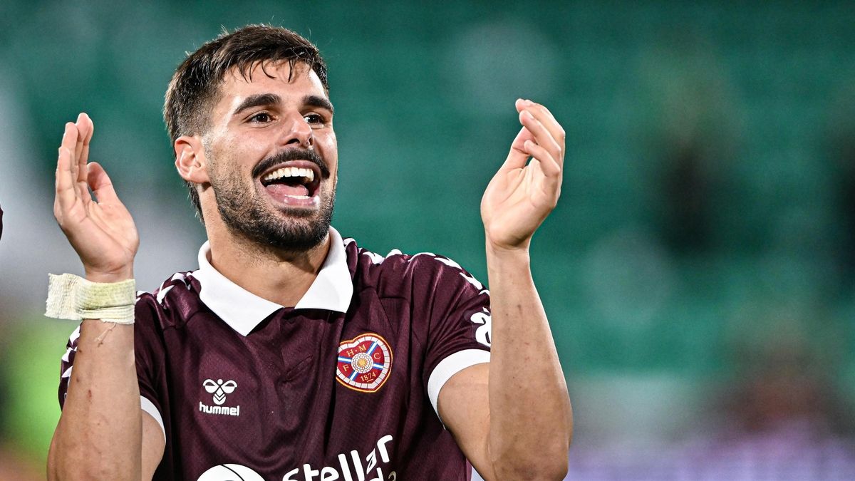 Claudio Braga takes pop at Hibs fans' exodus as Hearts hero makes one thing clear after staying 1 0c449e16bbdae97c41d916cc3c11d89076221cb4196645bc62200d9b8e0a535b