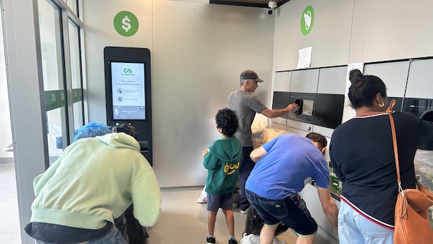 Quebec overhauled its bottle deposit-refund system. Is it working? 1 0c93638da6c00c8ce10431c8597ec52266e3b6e4cbaa5cfd5c6ac93a35ec5956