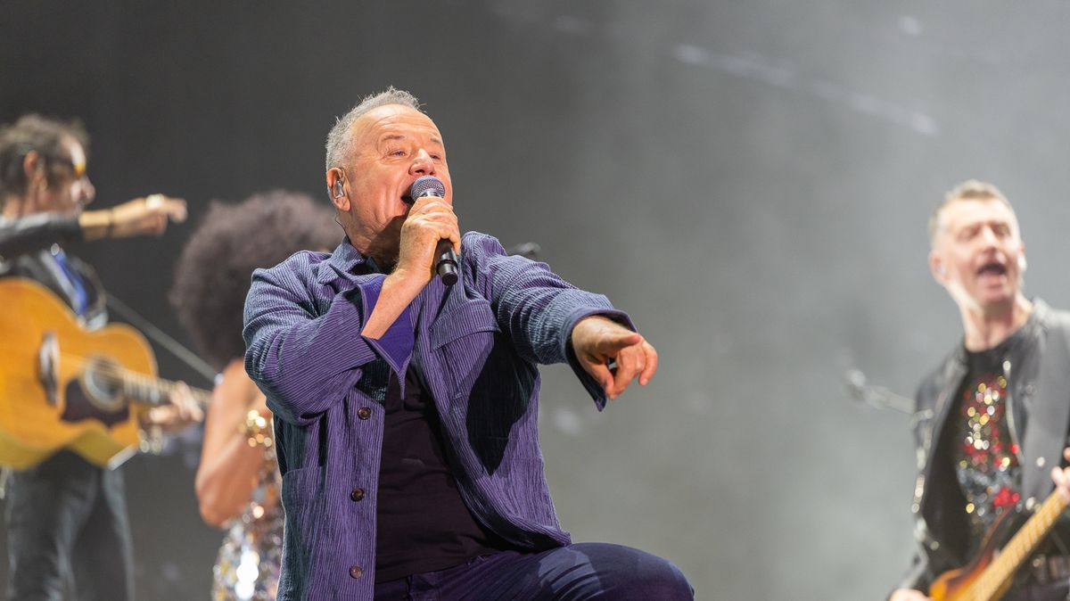 Stars thrill the "best-ever" crowds as BBC festival brings thousands to city 1 1131061a49edbddbed813c2ae4ef0087ec912ca379293891a517858e4b52ed39