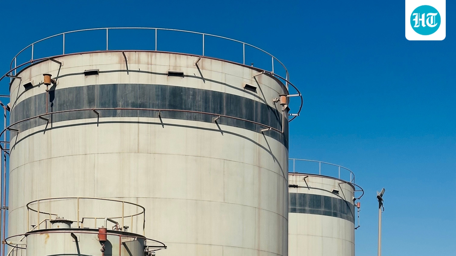 What is driving oil prices lower today? Saudi shipments ease supply fears as Brent stays above $100 1 11838c401d612e5394e7b1c66a798ea59155ee55f84c4b2b50657badf2d58c46