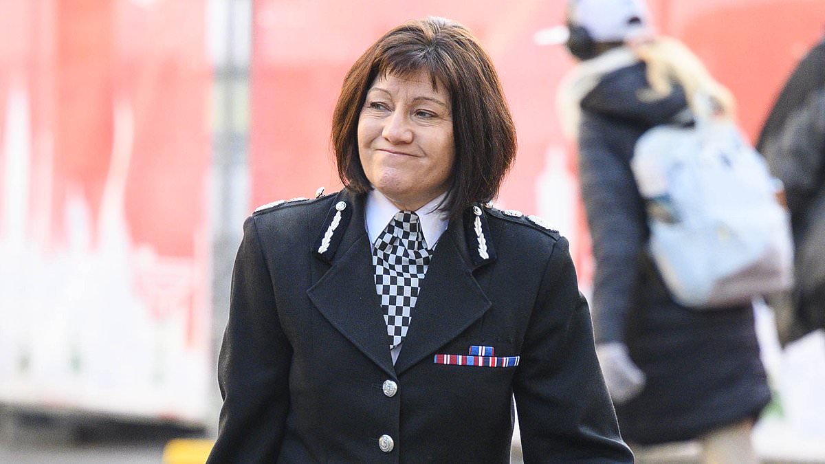 Rebellion in the ranks as officers reject police poll amid claims it fails to reveal what they really think about the force's leadership 1 1186acbcfbcf9f86f1a0483f4863297a9f1aaa689eff0d54c86b629c5b9e9e6d