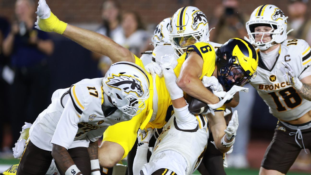 Michigan out of AP Top 25 after win; LSU up to 8th 1 144bcb6b923c9123703857cdd0debe37f780d23c4520adbb6a2d96b4b865071f