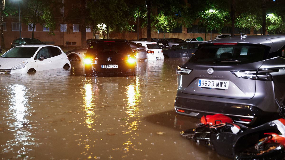 Streets are submerged by floods in Spain following country's hottest summer on record: Rescuers scramble to save woman washed away 1 15f997f3ce15e86b8ba034da5c2ab2c33bcf354687ee43c8843614ee27e317c0
