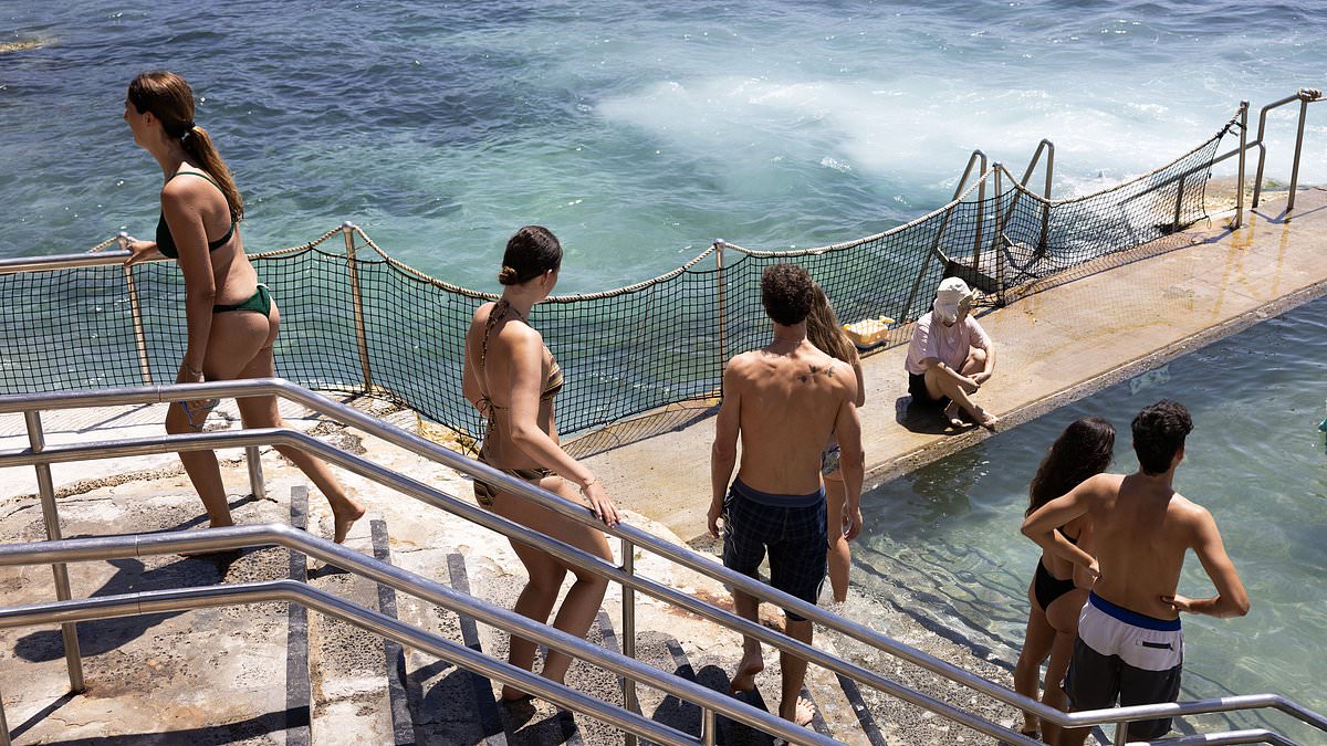 Millions of Aussies brace for sweltering weekend: Scorching 30C could set spring record 1 15fe77c2b167c981f12918486a812e8013e7b7e668de94d204d03e0bb880dda7