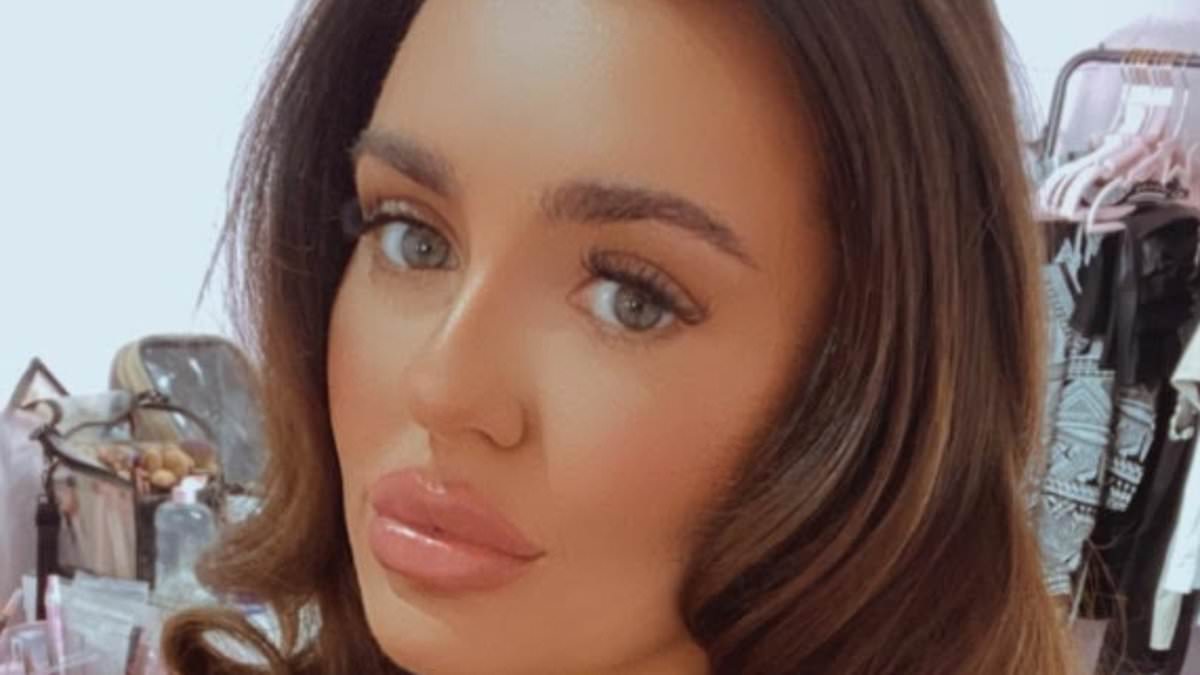 Shamed prison guard who admitted she was 'literally praying' to have gang member's baby during fling celebrates as she's freed just SIX MONTHS into two-and-a-half year term 1 1c65d519e15bb7af8e060d69672edbe0e51024239e011a62cd76bd1a0018e8aa