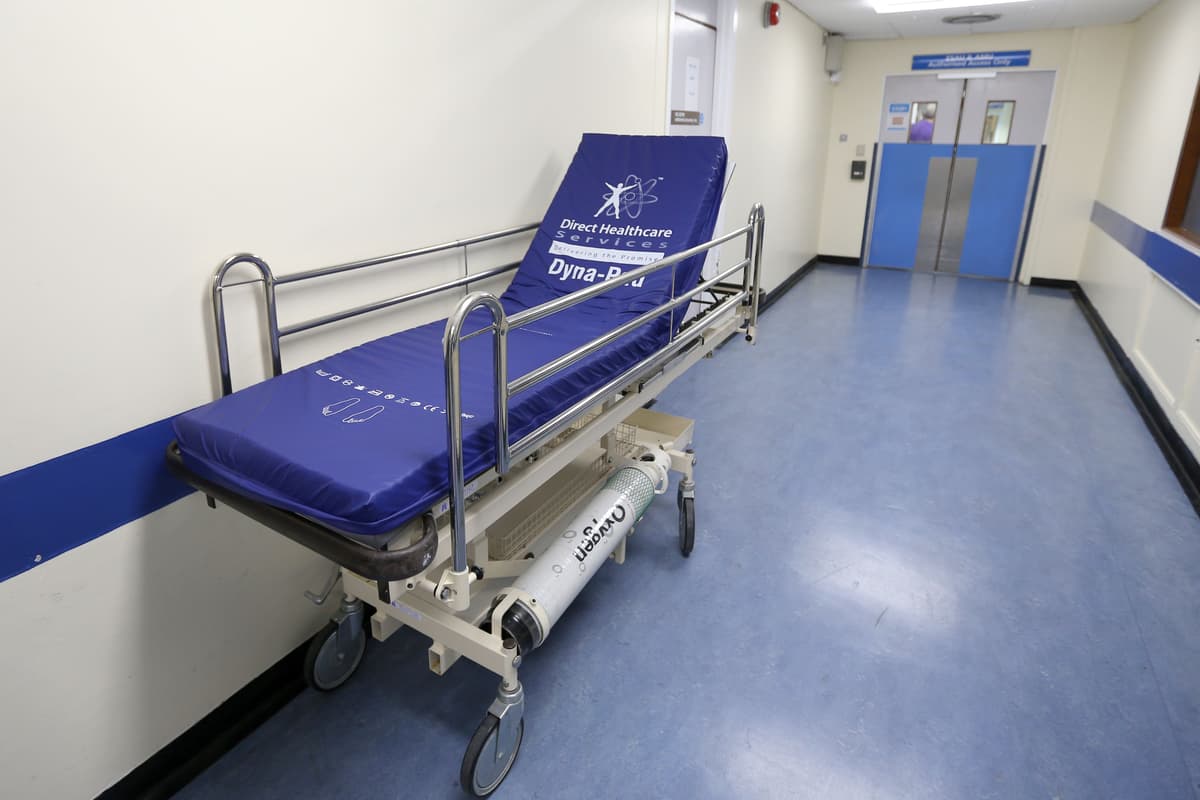 Nurses giving end-of-life care in corridors amid staffing issues, poll finds 1 1d596cb4b2e5cf85cc564d2b9875b2b84a68b349e4b2d85f0d9071d92989da97