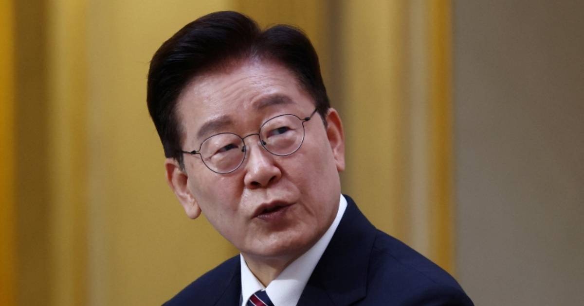 South Korea's Lee hits new approval low as housing discontent grows 1 1de7a665e1101a1ea0814dd7bfbb2a3a74dfb5e8bb459b3c7aba9c7db28e7d74