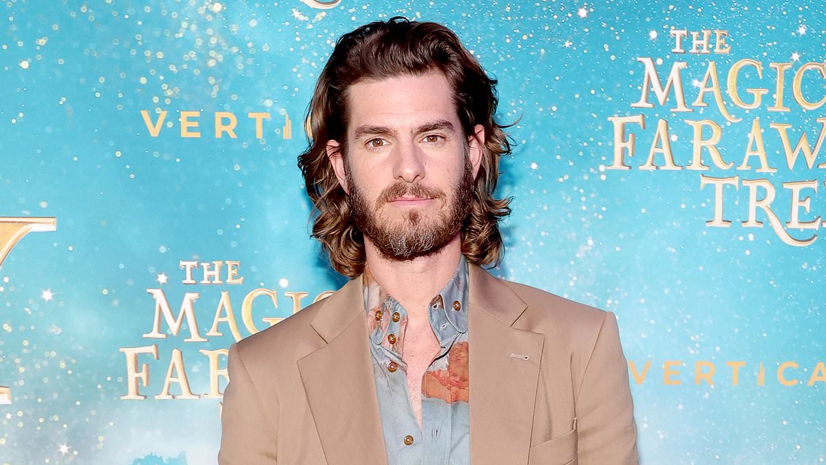 Andrew Garfield doubles down on calling for gay Spider-Man... and names Oscar-winning actor he would want as love-interest 1 21c22e89bb80d0f858456637edac7a95b3719dc31f1949590980ca9e6366d9d6