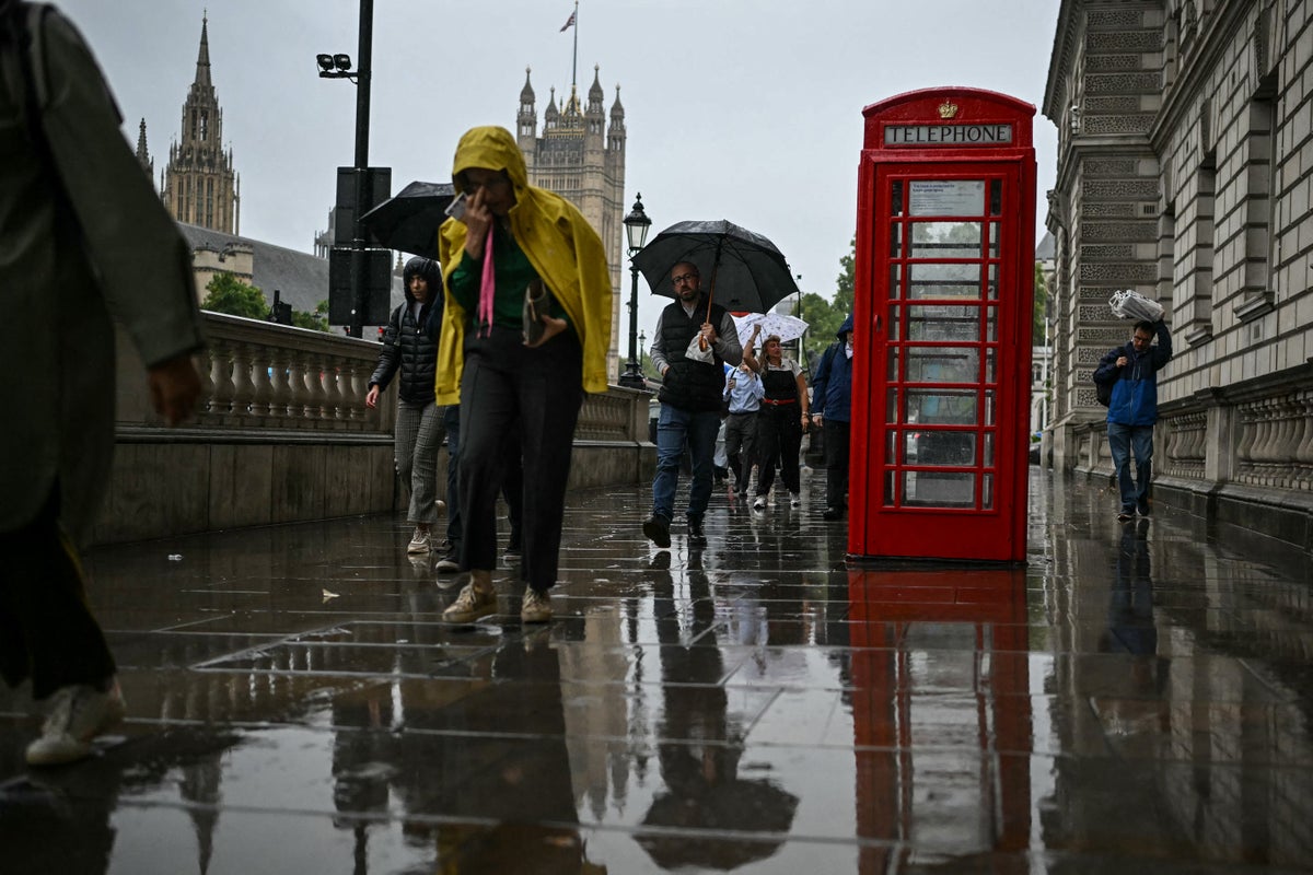 Torrential rain over seven months needed to bring England out of drought, experts warn 1 22e0db94a78114e772caa72f3bb65ecbeacff1d78e589dc0897df33002a527af