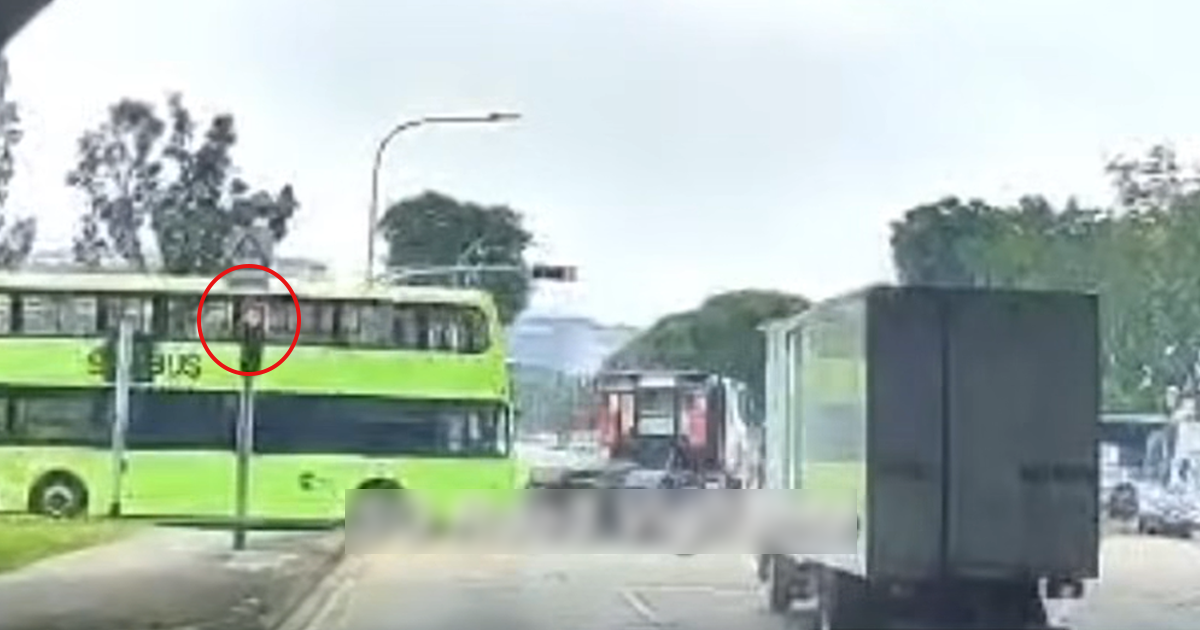 Trailer driver runs red light, nearly hits bus and car in Jurong 1 287b20735b0fdbe5c2c8dbbba7dbfab64388624ac6ec18898fab1d505889e9ff