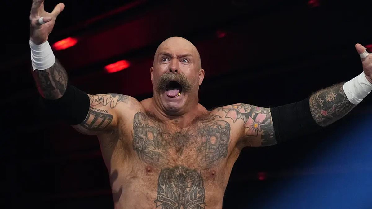 Pro wrestler, 48, dies in ring in front of shocked onlookers as 911 dispatch reveals he 'hit his head' before collapsing during match 1 28ca963399533e5f6bcd35a2dfbad6856f1393870d0b5554e0b74443cd1fd8ed