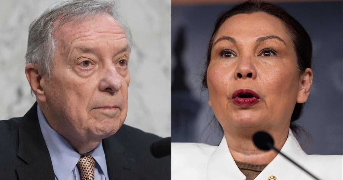 Illinois senators accuse FAA chief of holding air traffic controller raises "hostage" 1 2adb757e16166d51d720abcb0e6ea7f769c4d8c5b9a2eaf5f4432fc73d722a5d