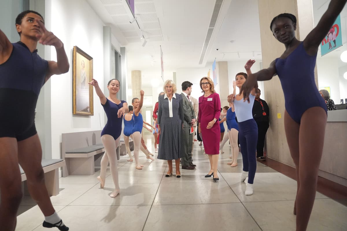 Royal Academy of Dance welcomes ‘brilliant student’ the Queen for visit 1 2be9b24131435b2877b145f36dbcfb09fb2c4921627cde4a50deb343d5b53d77