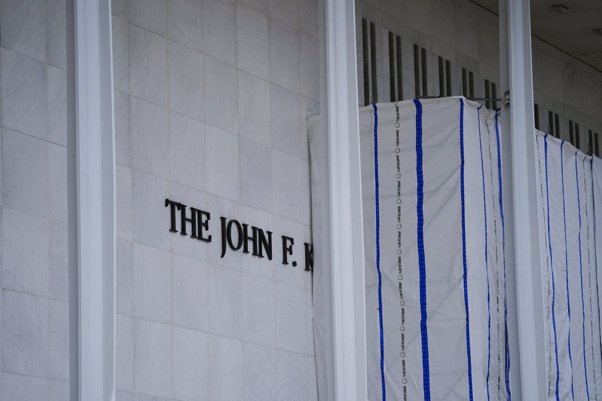 Kennedy Center comes up with 10 different ways to put Trump’s name on the building for his ‘generosity’ and ‘unwavering support’ 1 2c20f1af690cde358f2df278e5085c7353435b3d6f3e73e2568f3a42e2d56ae9
