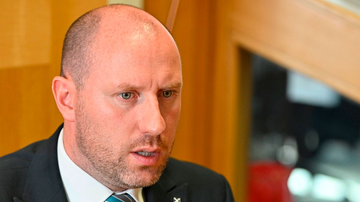 Neil Gray MSP says Scottish Government £2 bus fare cap is 'game changer' for his Airdrie constituency 1 32f6876a331cd21fb0c8ffef96d16a274a6d6d6781a5ccc0609dfac165f26bf2