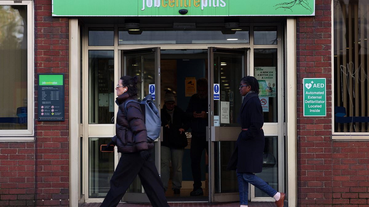 A quarter of a million children live in households where no one has ever worked, the highest level since 2013 1 3345c4c32d755b268e6a403049beba0a94338113c4ab13a792643cfc73ff4787