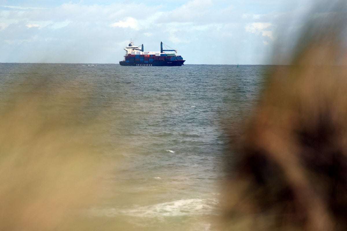 Container ship arrives in UK after 25-day voyage from China via Arctic shortcut 1 334d021d29604ba656bc83bb83da23943a5f6b5f4175ac733f3f646239f86b5f