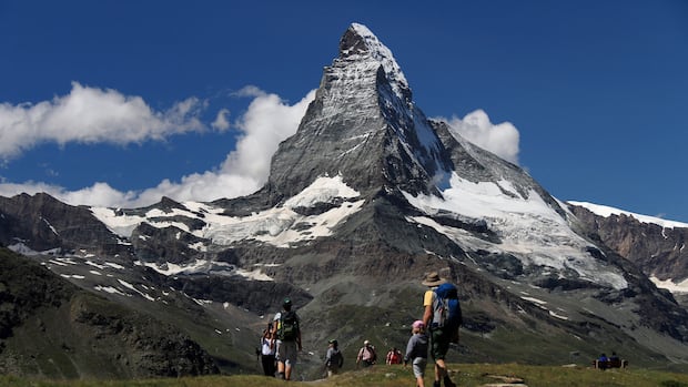 Helicopter search suspended for Squamish, B.C., mountain runner missing on Matterhorn 1 350c523a2850e87ab7e314c0e0e259937c830bab273dc8979ab41fe872185bd0