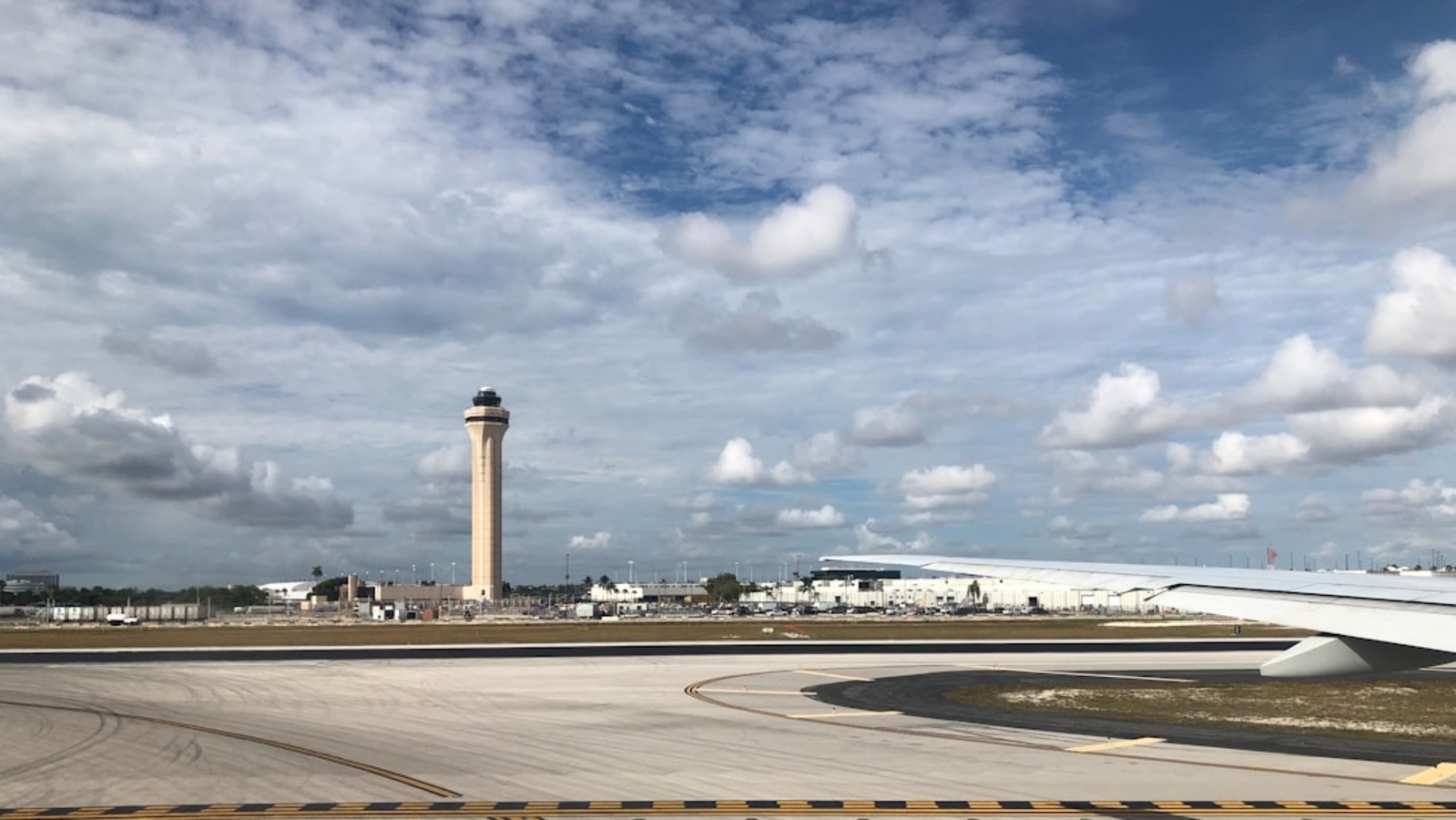 Miami airport plane crash update: Ground stop declared as videos show heavy smoke rising from runway 1 3c20791b958a6e069b13cd52f4b8a31c8e3d3b0d82210f9a802e6558be36e0bd