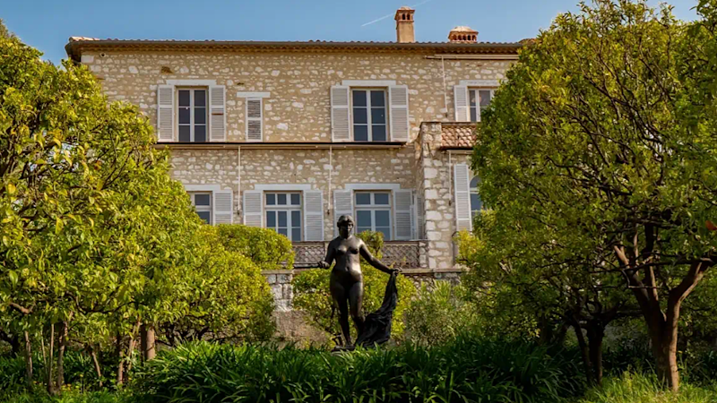 Thieves raid Renoir museum to steal priceless art 1 3da7c02faf0c16339fea2ba85f0daf77bb1cea9800e8d0b12a4fa8e09a093c37