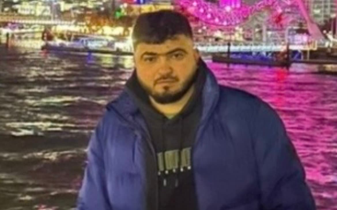 Teenager 'travelled 150 miles to kill alleged stalker in London' 1 3de0bf3b2327a7b2cad0c8c55fa814e31abbced9e0bd749c76f3e9dd1832835f