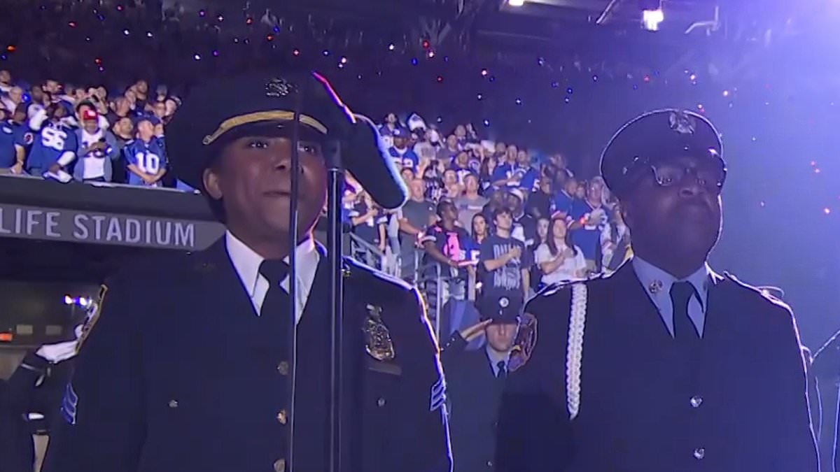 'Incredible' national anthem gives NFL fans 'goosebumps' as New York Giants honor 9/11 victims with emotional pregame ceremony 1 3f47d660ec7c270b69cbc407ee4ed400da0ac0a7e7b609719211d8414dc0dbba 1