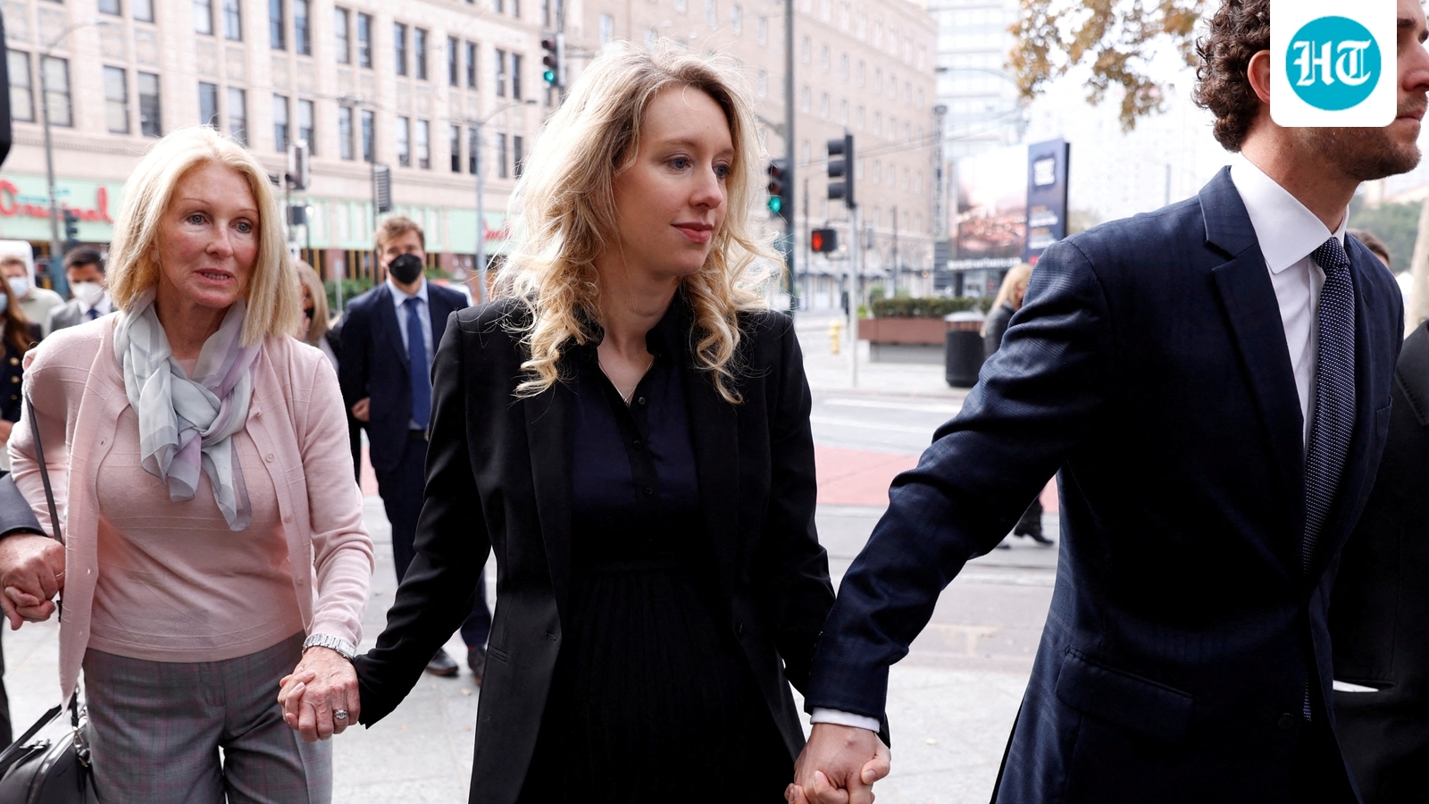Theranos founder Elizabeth Holmes will soon move to halfway house – latest update 1 3f578d11332030394de268063b278394ba188efda75e864eae73deaf28227eb8